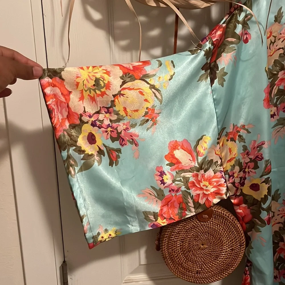Floral Robe - Picture 3 of 4